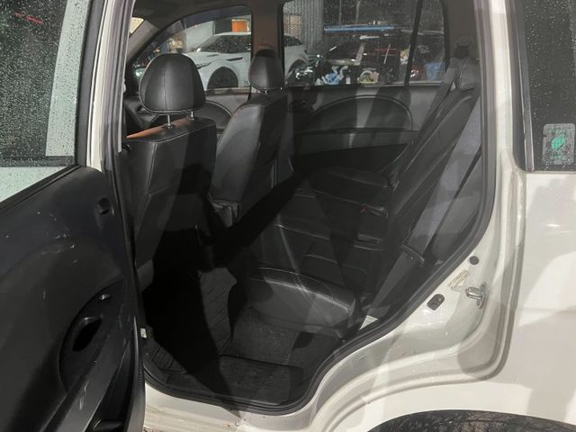 2018 Mitsubishi CMC Zinger 2.4精緻型 5速自排 自然進氣, 直列四缸, SOHC單凸輪軸  第5張相片