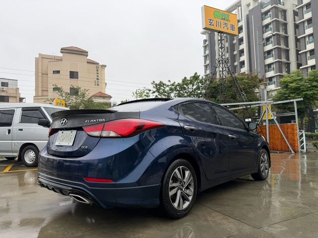 HYUNDAI現代 ELANTRA  第2張相片