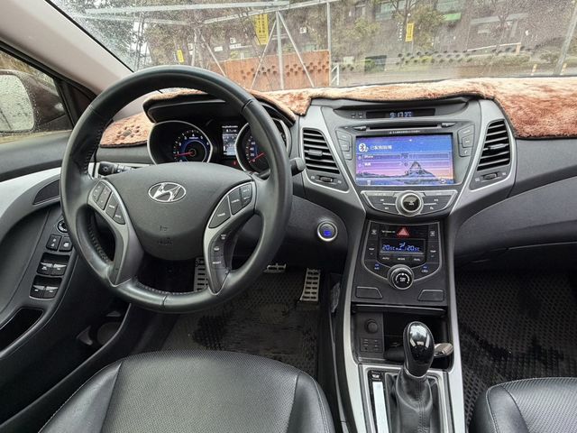 HYUNDAI現代 ELANTRA  第3張相片