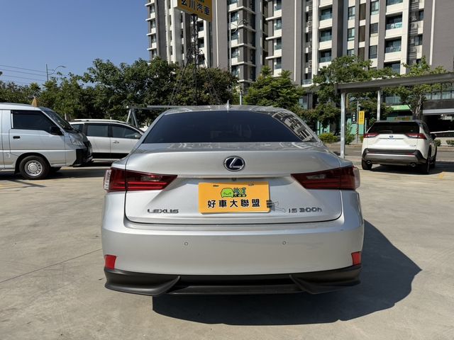 LEXUS凌志 IS 300H  第4張相片