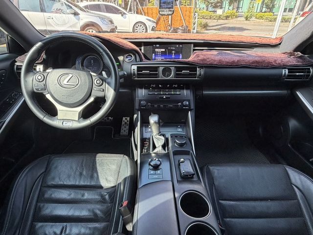 LEXUS凌志 IS 300H  第5張相片