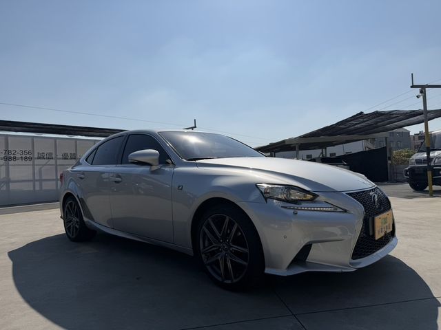 LEXUS凌志 IS 300H  第13張相片