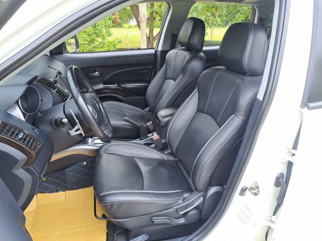 ★模範店嚴選★女用無菸一手車~頂級2WD/天窗/Ii key/快撥/多媒體影音~只跑83071公里~里程保證~可全貸  第7張相片