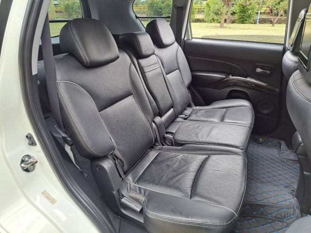 ★模範店嚴選★女用無菸一手車~頂級2WD/天窗/Ii key/快撥/多媒體影音~只跑83071公里~里程保證~可全貸  第9張相片