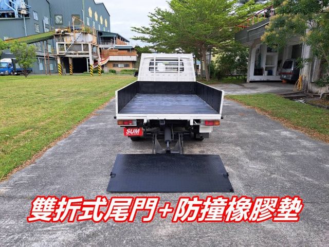 ★模範店嚴選★雙折式油壓尾門+防撞橡膠墊~無菸一手車~只跑88109公里~里程保證~可全貸  第6張相片