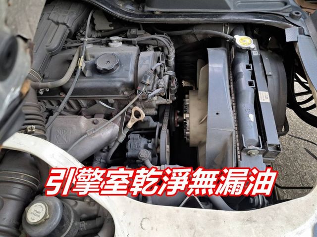 ★模範店嚴選★雙折式油壓尾門+防撞橡膠墊~無菸一手車~只跑88109公里~里程保證~可全貸  第10張相片