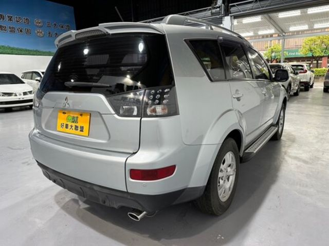MITSUBISHI三菱 OUTLANDER  第2張相片