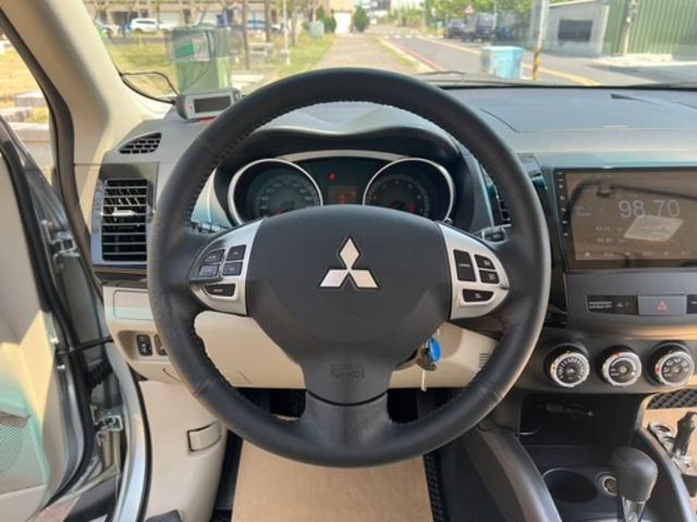 MITSUBISHI三菱 OUTLANDER  第9張相片