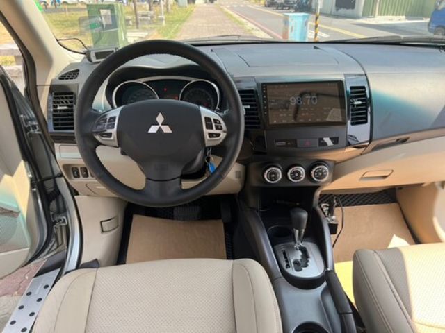 MITSUBISHI三菱 OUTLANDER  第14張相片