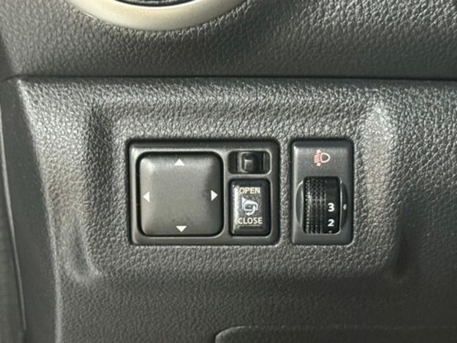 NISSAN日產 LIVINA  第15張相片