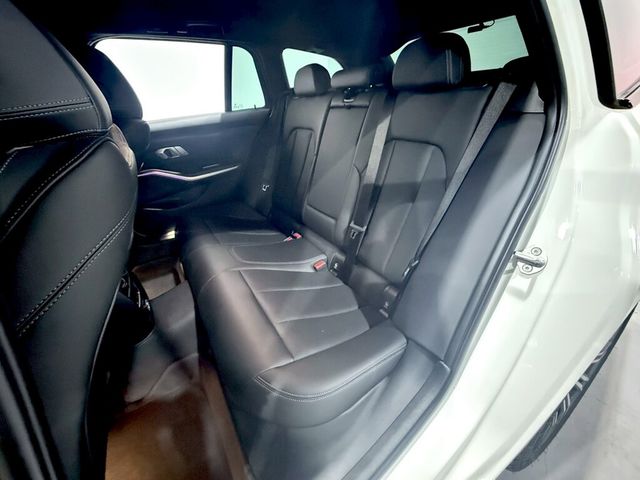 BMW寶馬 320I M SPORT  第5張相片