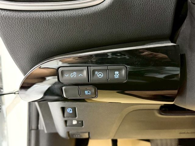 TOYOTA豐田 PRIUS PHV  第7張相片