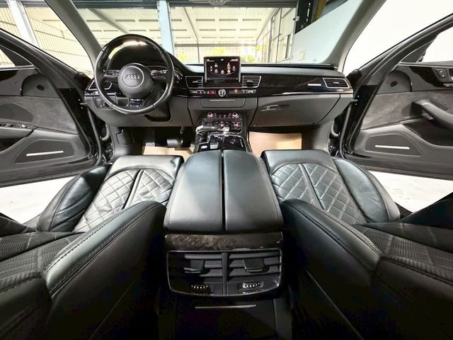 AUDI奧迪 A8  第14張相片