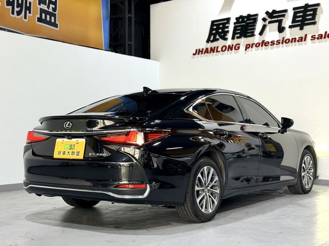 LEXUS凌志 ES300H  第18張相片