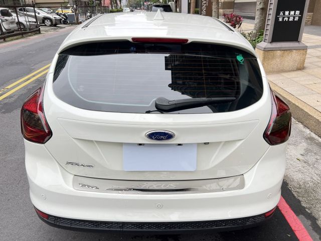 2013年FORD 1.6 FOCUS 僅跑9萬公里/藍芽/自動雨刷/電折後視鏡/恆溫系統  第4張相片