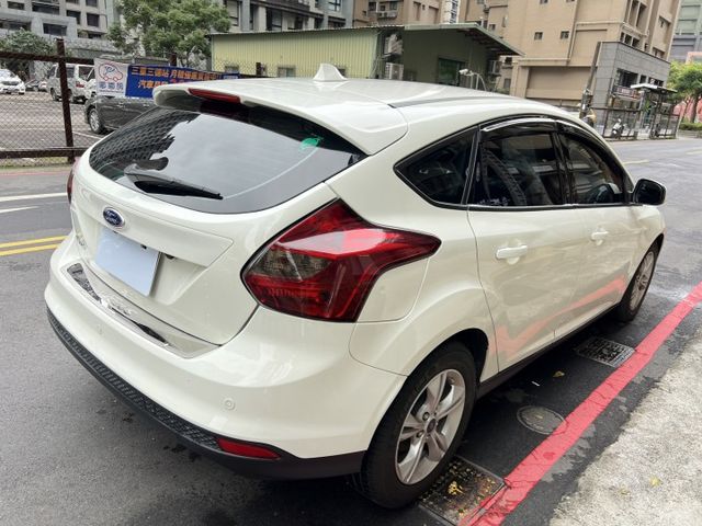2013年FORD 1.6 FOCUS 僅跑9萬公里/藍芽/自動雨刷/電折後視鏡/恆溫系統  第5張相片