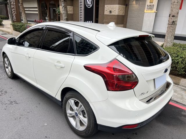 2013年FORD 1.6 FOCUS 僅跑9萬公里/藍芽/自動雨刷/電折後視鏡/恆溫系統  第6張相片