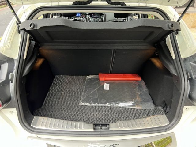 2013年FORD 1.6 FOCUS 僅跑9萬公里/藍芽/自動雨刷/電折後視鏡/恆溫系統  第11張相片