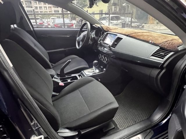 2014年三菱LANCER SPORTBACK 1.8 一手車  第8張相片