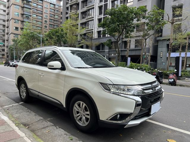 2017年三菱2.4 OUTLANDER 一手車原版件  第1張相片