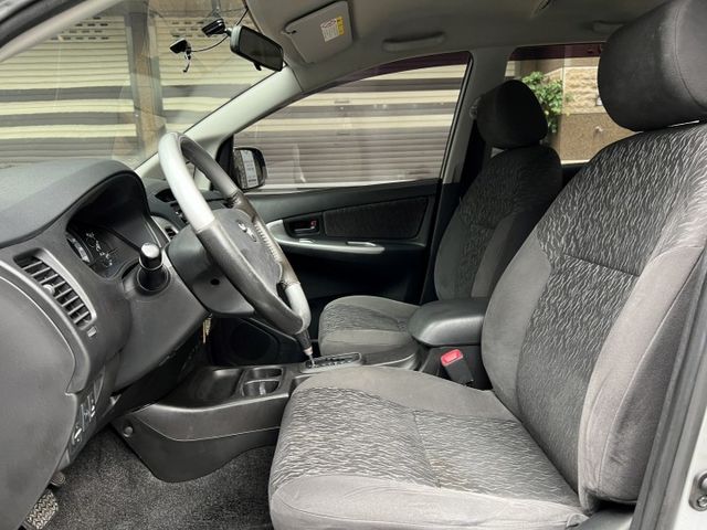 2015年TOTOTA 2.0 INNOVA 車況超優  第7張相片