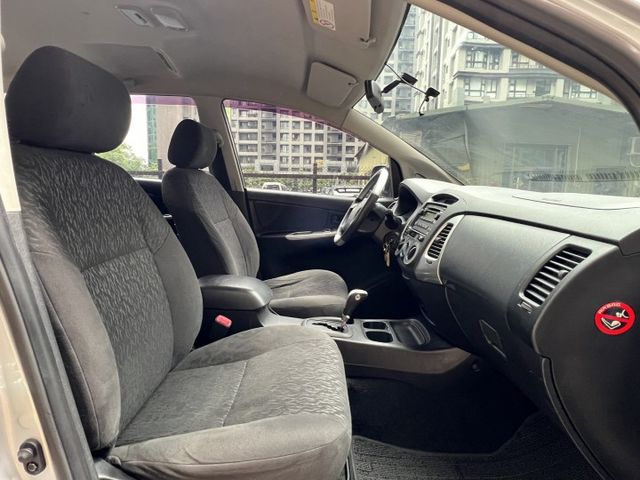 2015年TOTOTA 2.0 INNOVA 車況超優  第8張相片