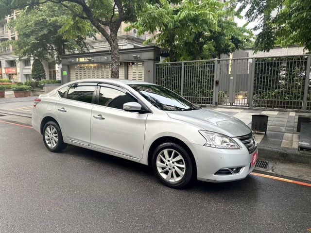 2015年NISSAN SENTRA 1.8 里程數超低 車庫車 定速/方向盤快撥鍵 I-KEY/恆溫/影音系統  第1張相片