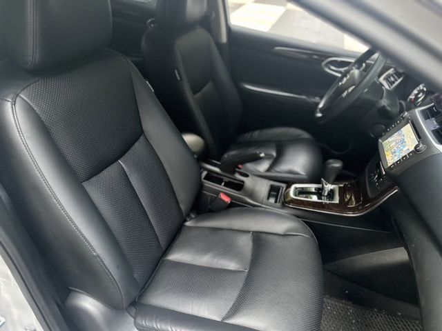 2015年NISSAN SENTRA 1.8 里程數超低 車庫車 定速/方向盤快撥鍵 I-KEY/恆溫/影音系統  第8張相片