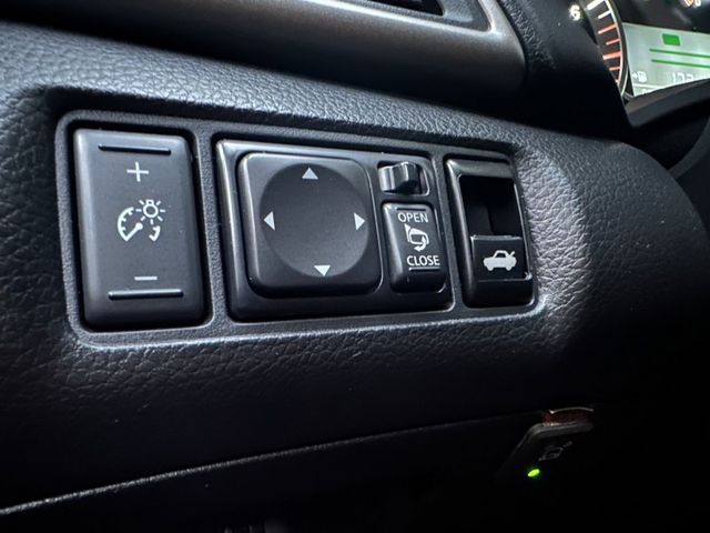 2015年NISSAN SENTRA 1.8 里程數超低 車庫車 定速/方向盤快撥鍵 I-KEY/恆溫/影音系統  第11張相片