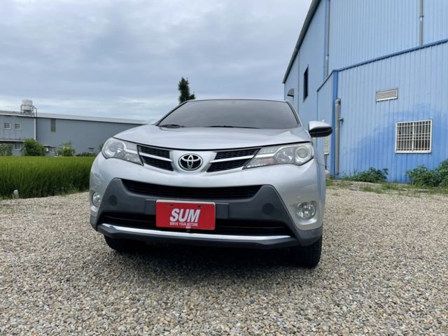 2014年TOYOTA RAV4 E Hi里程數超少 電動椅/I-KEY/定速/恆溫空調/  第2張相片