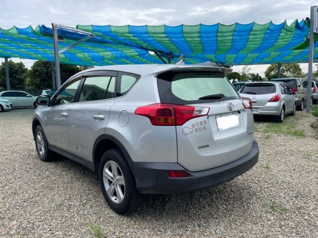 2014年TOYOTA RAV4 E Hi里程數超少 電動椅/I-KEY/定速/恆溫空調/  第5張相片