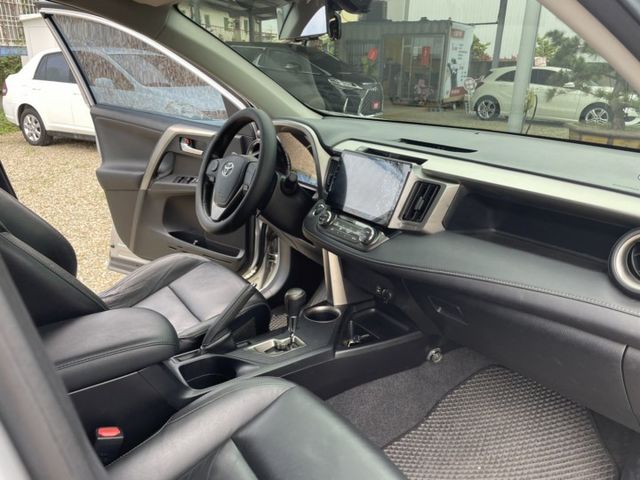 2014年TOYOTA RAV4 E Hi里程數超少 電動椅/I-KEY/定速/恆溫空調/  第9張相片