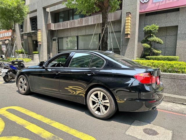 2012年BMW 2.0 320I 總代理 原版件 僅跑11萬公里  第4張相片