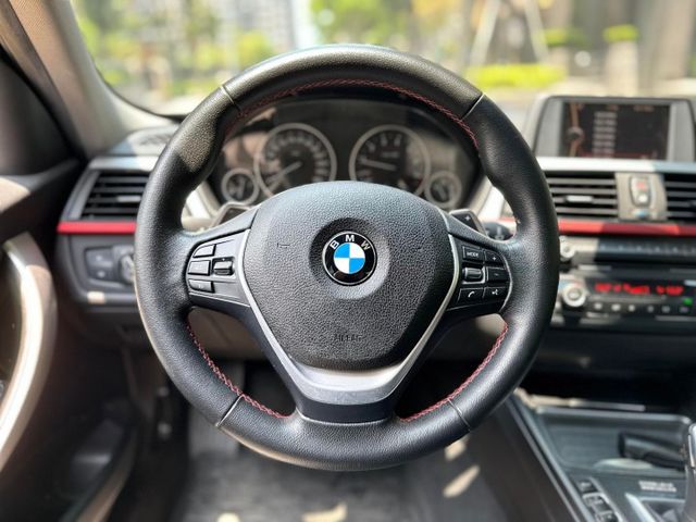 2012年BMW 2.0 320I 總代理 原版件 僅跑11萬公里  第7張相片