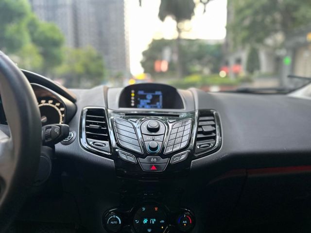 2015年FORD 1.0 FIESTA S版 僅跑10萬公里 原版件 恆溫 I-KEY  第11張相片