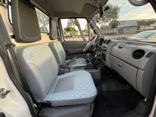 全車如新/外觀及內裝乾淨/一手車/遙控中控鎖/無事故/無泡水  第8張相片