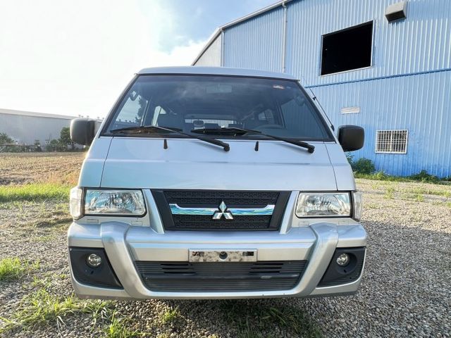 8人座/外觀及內裝完好乾淨/車況優/實車在店  第2張相片