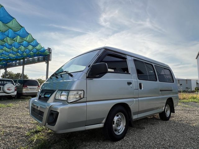 8人座/外觀及內裝完好乾淨/車況優/實車在店  第3張相片