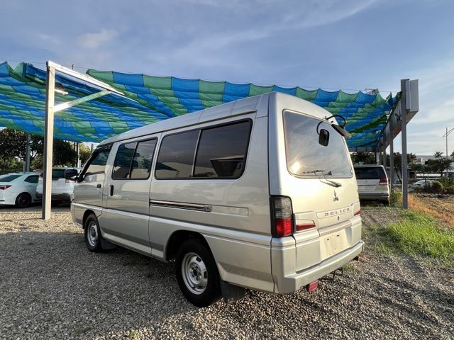 8人座/外觀及內裝完好乾淨/車況優/實車在店  第4張相片
