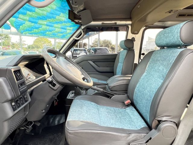 8人座/外觀及內裝完好乾淨/車況優/實車在店  第6張相片