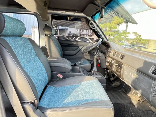 8人座/外觀及內裝完好乾淨/車況優/實車在店  第7張相片