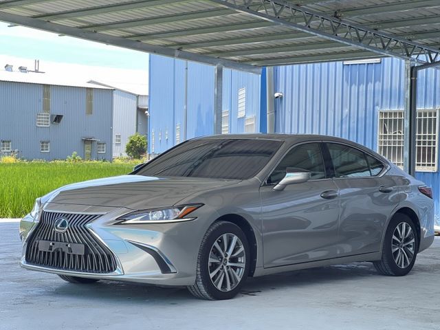 2020年 LEXUS ES200 2.0  只跑 5.7萬公里 第三方認證 無事故無泡水  第2張相片