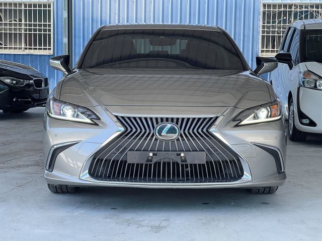 2020年 LEXUS ES200 2.0  只跑 5.7萬公里 第三方認證 無事故無泡水  第3張相片