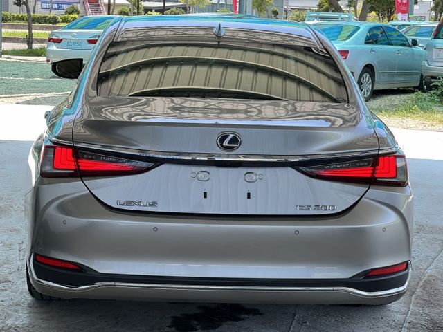 2020年 LEXUS ES200 2.0  只跑 5.7萬公里 第三方認證 無事故無泡水  第5張相片