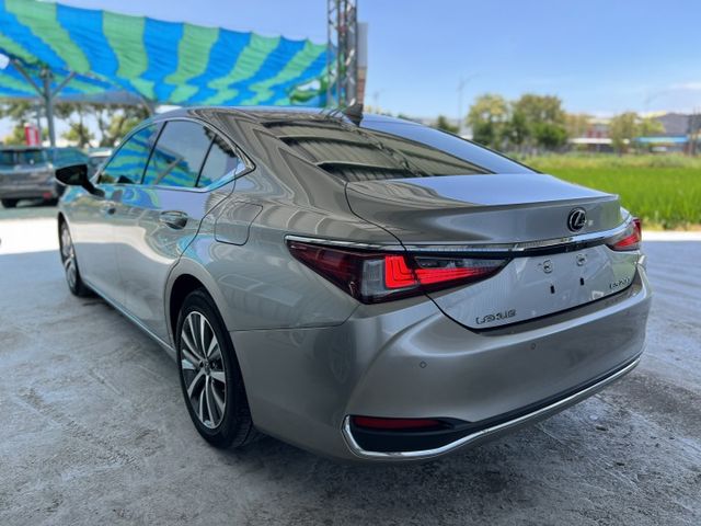 2020年 LEXUS ES200 2.0  只跑 5.7萬公里 第三方認證 無事故無泡水  第6張相片