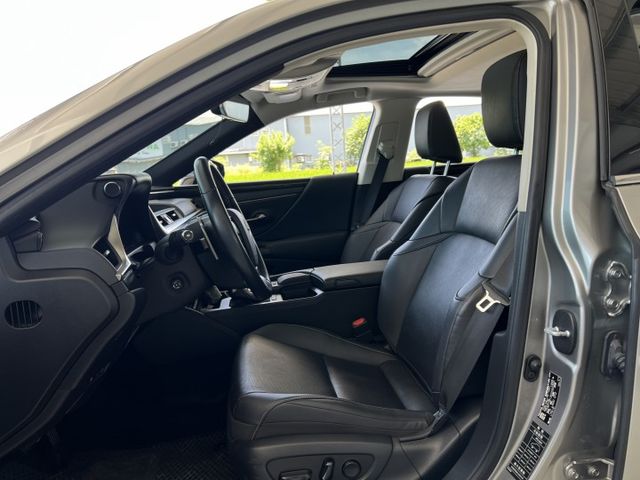 2020年 LEXUS ES200 2.0  只跑 5.7萬公里 第三方認證 無事故無泡水  第7張相片