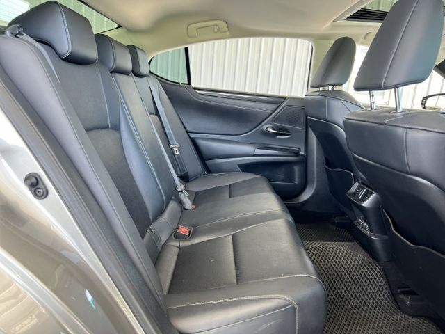 2020年 LEXUS ES200 2.0  只跑 5.7萬公里 第三方認證 無事故無泡水  第9張相片