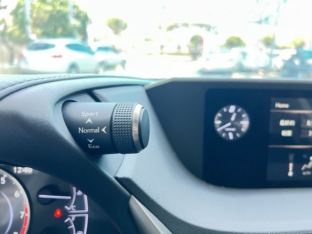 2020年 LEXUS ES200 2.0  只跑 5.7萬公里 第三方認證 無事故無泡水  第12張相片