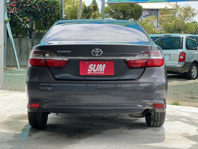 2018年 TOYOTA 2.0 CAMRY 僅跑12萬公里 / I-KEY / 恆溫 / 導航 / 定速 / 原版件  第4張相片