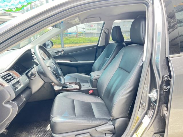 2018年 TOYOTA 2.0 CAMRY 僅跑12萬公里 / I-KEY / 恆溫 / 導航 / 定速 / 原版件  第7張相片